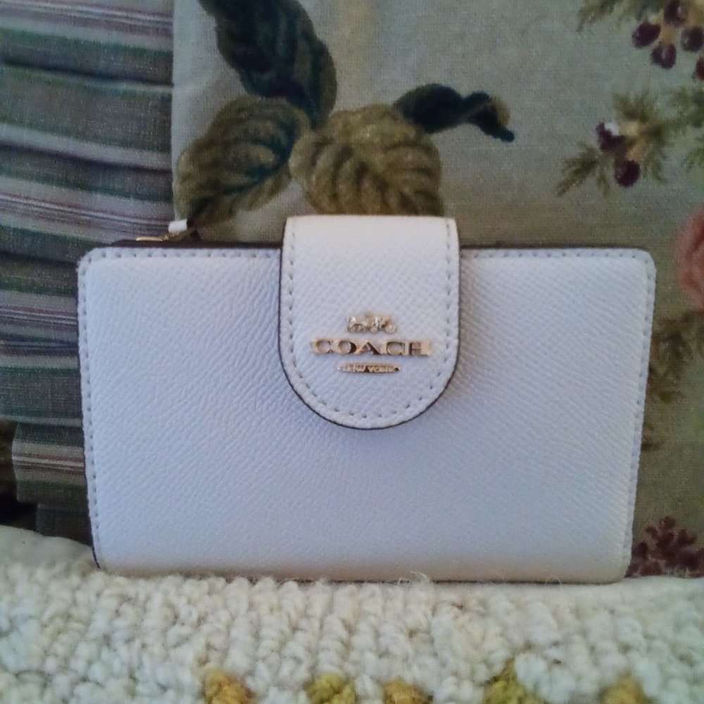 COACH MEDIUM SIZED WALLET
